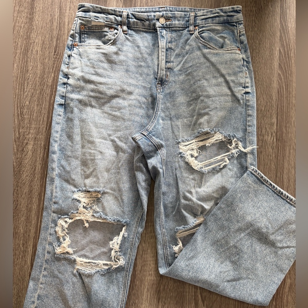 American Eagle Curvy 90s straight leg distressed jeans